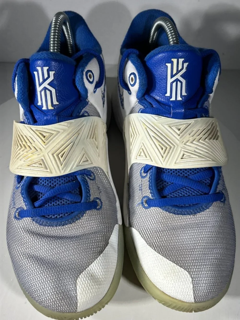 Nike Kyrie Flytrap III Boys Basketball Shoes Size 7.5 White Royal Blue Sneakers
